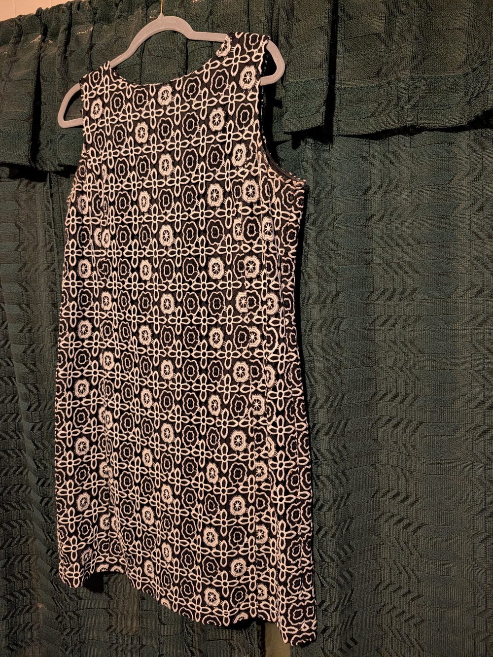 Peter Nygard Black and White Sleeveless Patterned Shift Dress